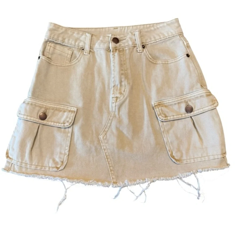 Fray Beige Denim Mini Skirt Cargo Pockets Casual Closet Staple Fringe Size M‎